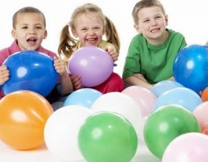 Juegos con globos y cumpleaños infantiles